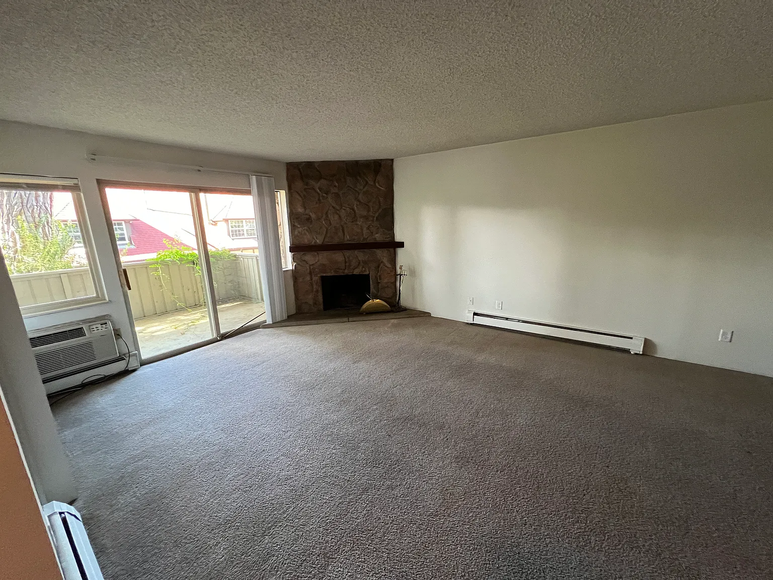 3 bed, 1200 sqft, $1,800 — Photo 4