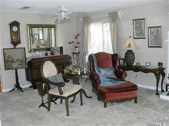 5th image of 320 Bishop Dr