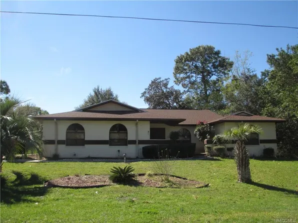 5616 W Pine Cir, Crystal River, FL 34429