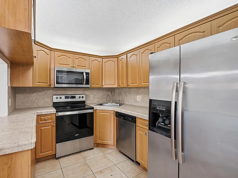 518 Shady Pine Way #B2 — Photo 1