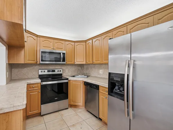 518 Shady Pine Way APT B2, Greenacres, FL 33415