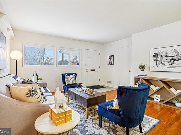 3rd image of 609 Blandford St