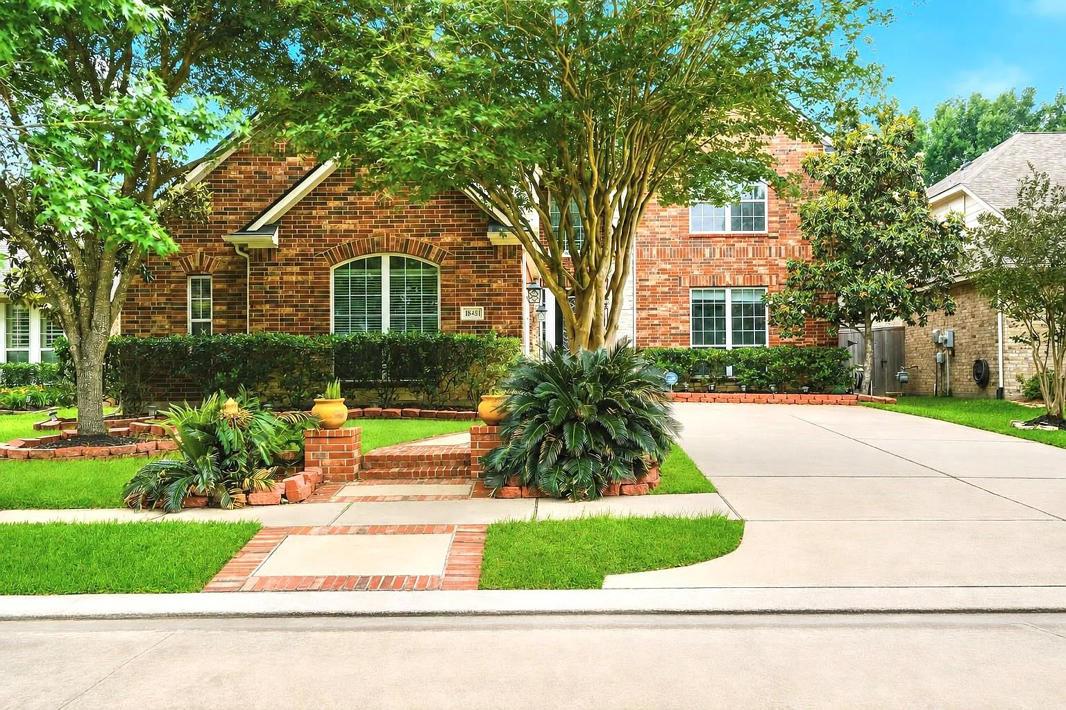4 bed, 3.5 bath, 3341 sqft, $3,300 — Photo 2