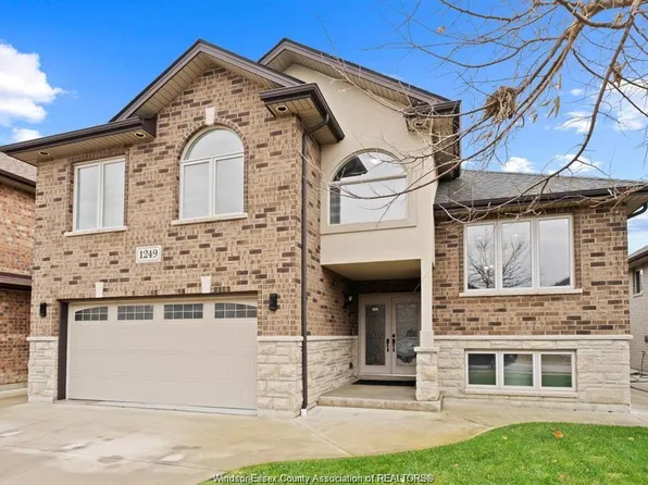 1249 Cancun St, Windsor, ON N9G 0B2