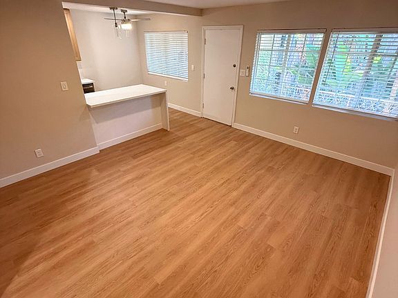 3rd image of 2219 1/2 Grand Ave