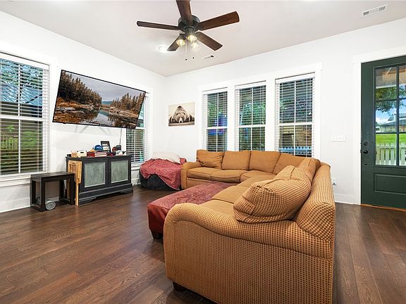 3rd image of 954 S College Ave