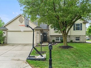 1136 Deercreek Dr, Fairborn, OH 45324