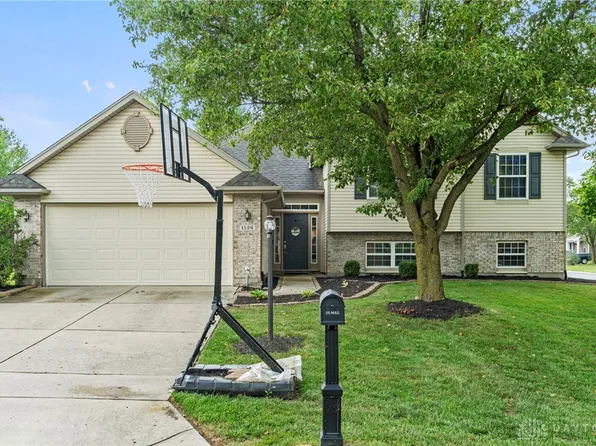1136 Deercreek Dr, Fairborn, OH 45324