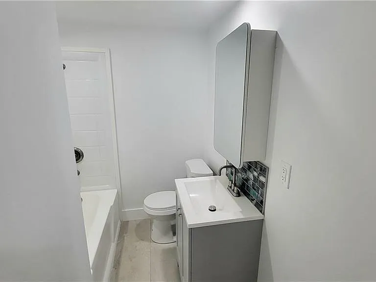 10671 Hampton St — Photo 17