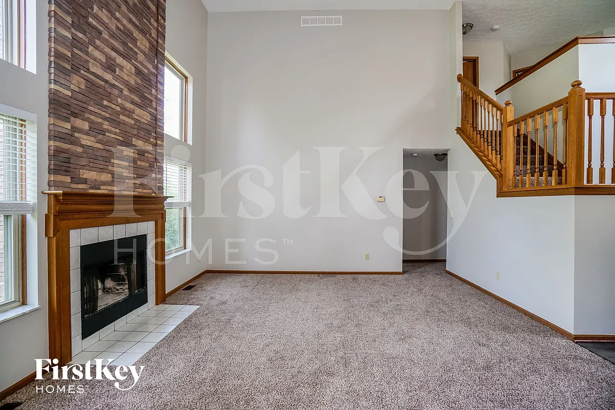 Building Photo - 1558 Royal Oak Dr