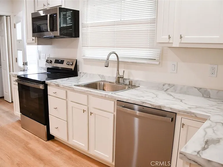 388 N Parker St #B — Photo 7