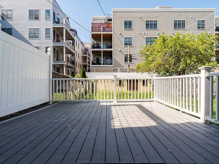 728 E 2nd St #3 — Photo 19