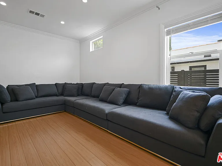 232 S Crescent Dr — Photo 5