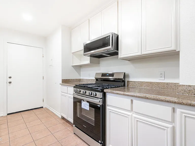 693 Cypress Ave — Photo 13