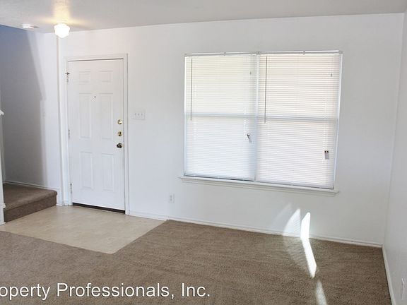 3rd image of 3862 Cherokee Blvd