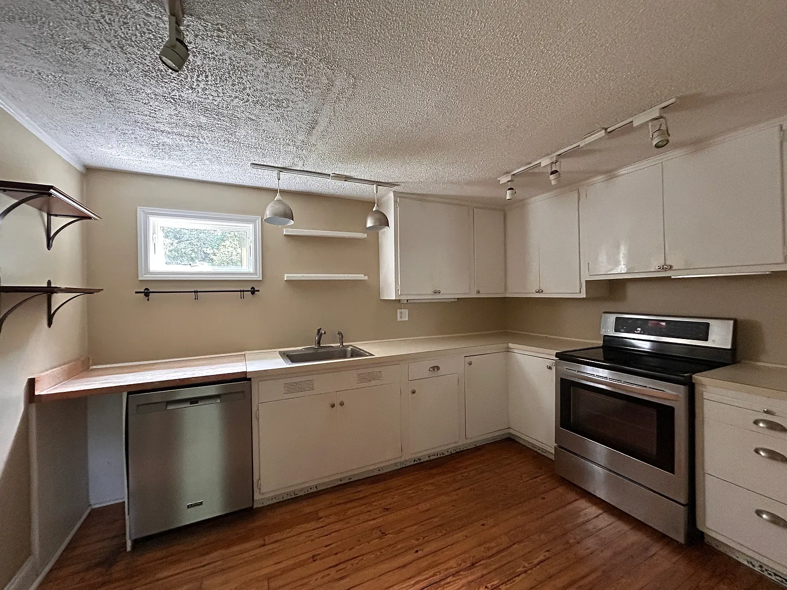 2 bed, 1000 sqft, $3,500 — Photo 2