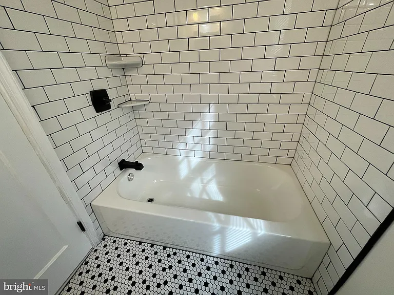 2924 Marshall St — Photo 15
