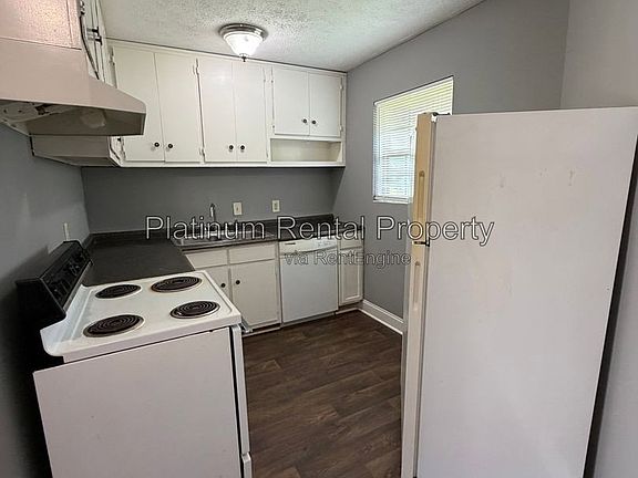 3rd image of 1492 Waverly Way #B-4