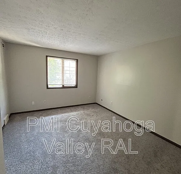 1500 W Market St #14 — Photo 6