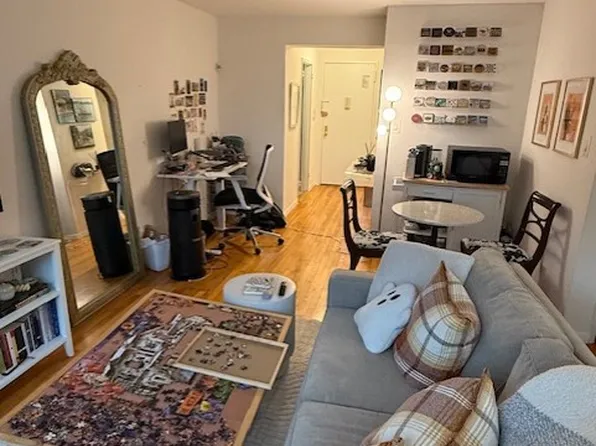 320 West 30th Street image 4 of 13