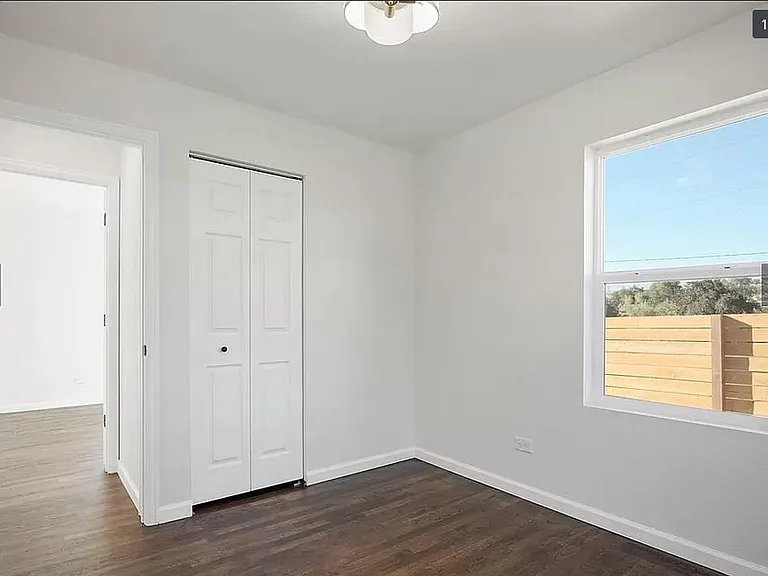 1095 Irving St — Photo 12