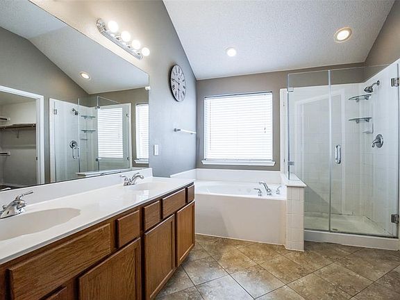 5th image of 1103 Lakefield Dr