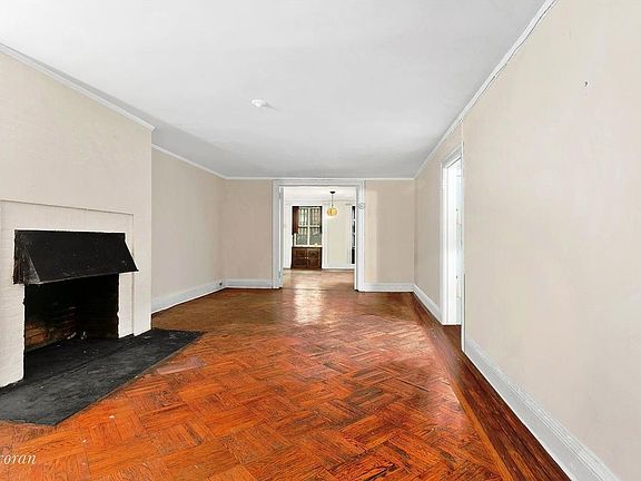 4th image of 115 E 10th St #18