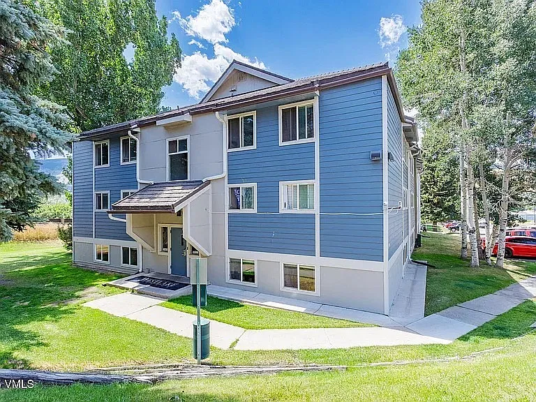 811 W Beaver Creek Blvd #D6