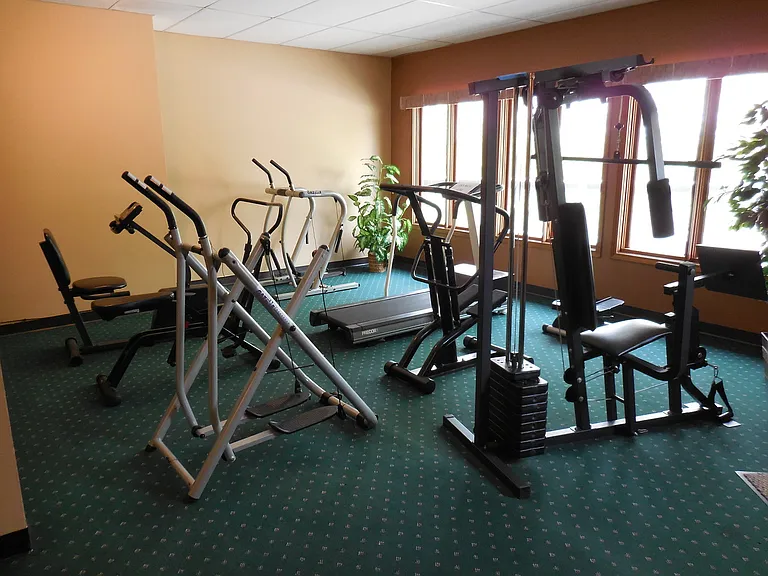 Pheasant Run Apartments — Photo 40