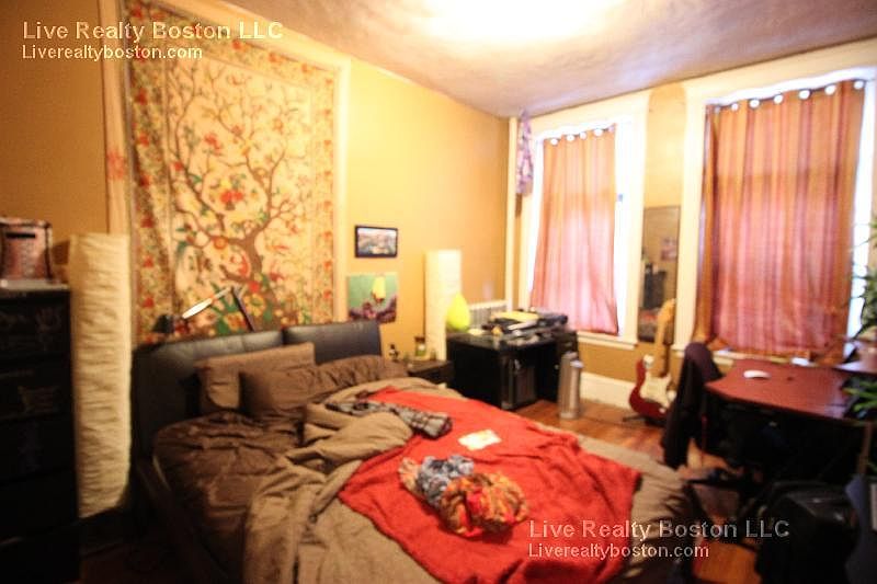 2nd image of 1266 Commonwealth Ave #2