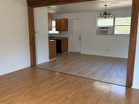 4th image of 301 Wofford Way