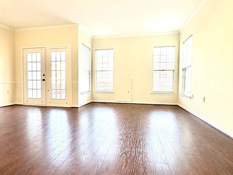 2543 Selkirk Ct — Photo 10