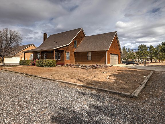 2nd image of 1120 N Horsemans Park Dr