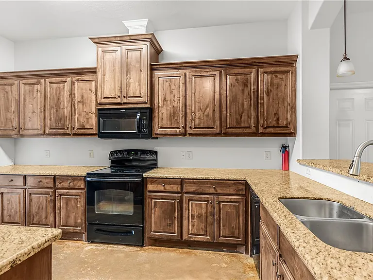 3933 John Sharp Pkwy #A — Photo 6