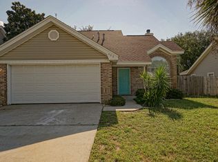 423 Bristol Cove Rd, Mary Esther, FL 32569