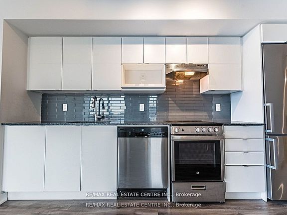 3rd image of 120 Varna Dr #605