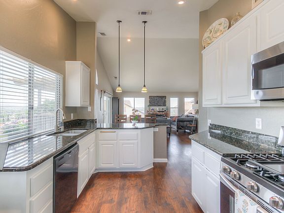 2nd image of 1451 Archwood Pl