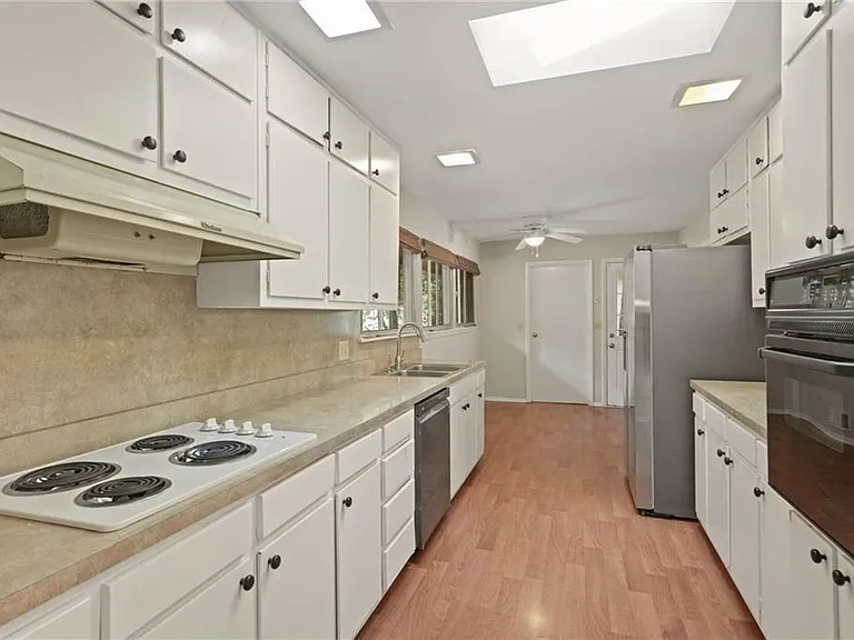 705 Edgewater Trl NW — Photo 4