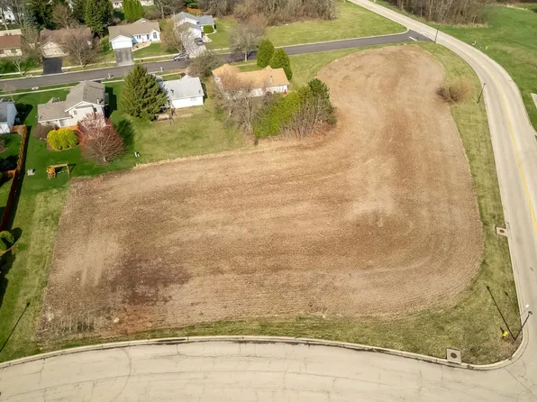 886 White Chapel Ln, Rockford, IL 61108