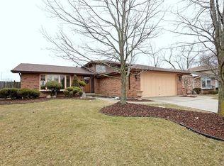 8747 Willow Dr, Justice, IL 60458