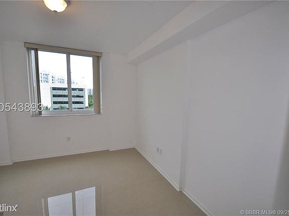 3rd image of 18800 NE 29th Ave APT 808