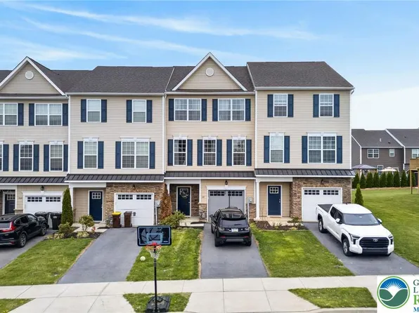 1374 Black Forest Dr, Allentown, PA 18104