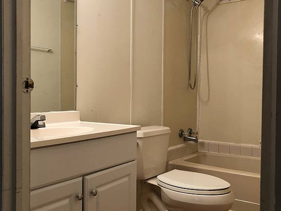 5th image of 3059 Bay Oaks Dr