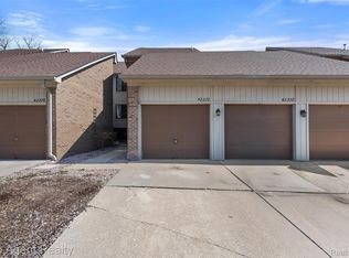 42372 Lochmoor St, Clinton Township, MI