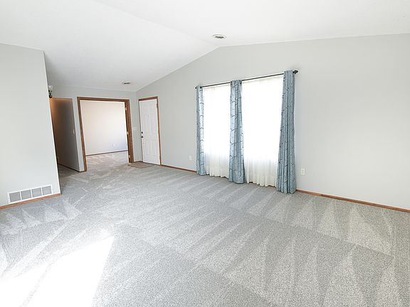 2nd image of 89 Parkview Cir