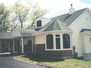 30 Carriage Ln, Woodbury, CT 06798