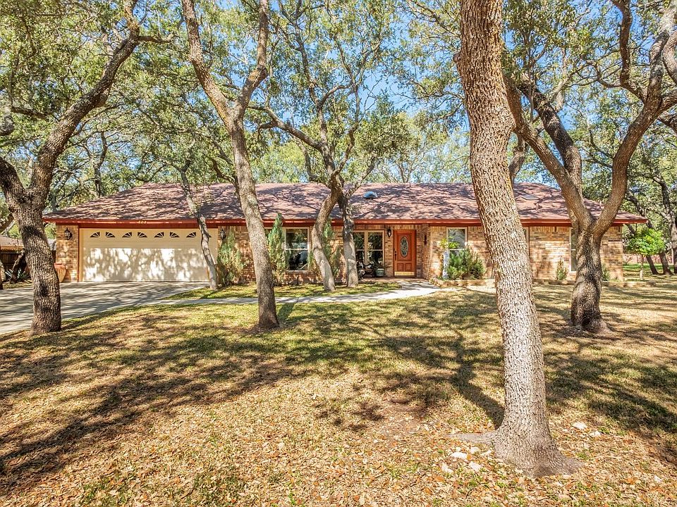 1st image of 808 Hillcrest Dr