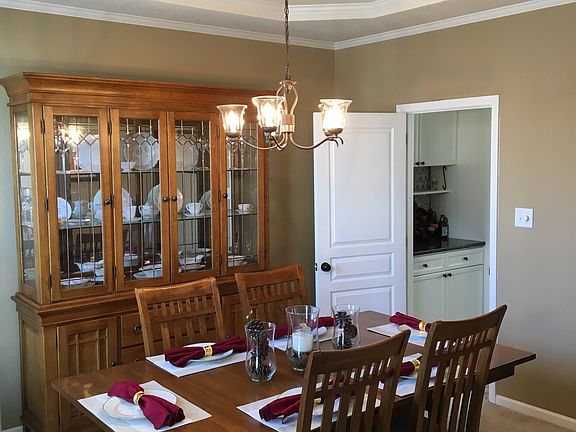 L of entrance/ dinning room