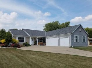 W226N3977 Country Ln, Pewaukee, WI 53072