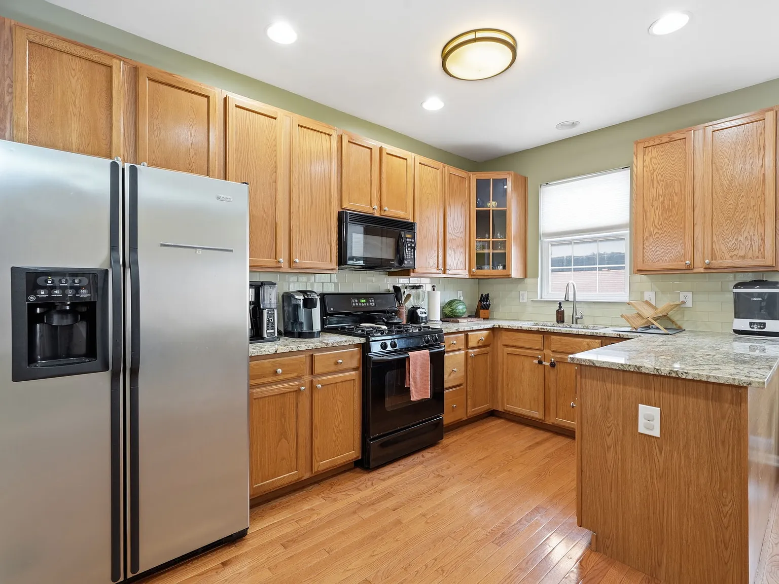 3 bed, 1998 sqft, $3,000 — Photo 4